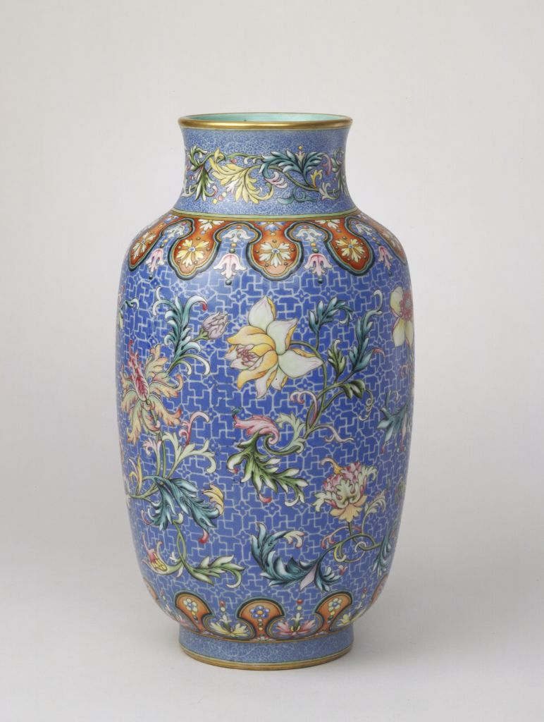 图片[1]-Qianlong style powder colored flower pattern lantern vase with folded branches-China Archive